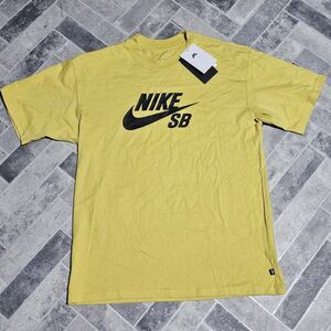 NIKE The Nike Tee SB Skateboarding Logo Sz SMALL Loose Fit YELLOW CV7539 100